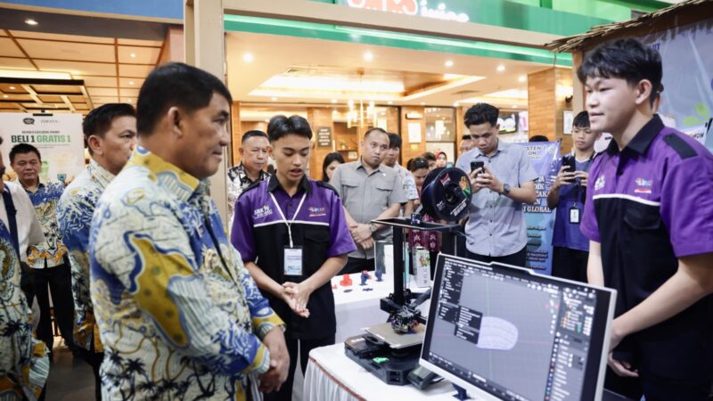Gubernur Yulius Apresiasi Karya Anak Muda di Sulut Riset dan Inovasi Expo 2025