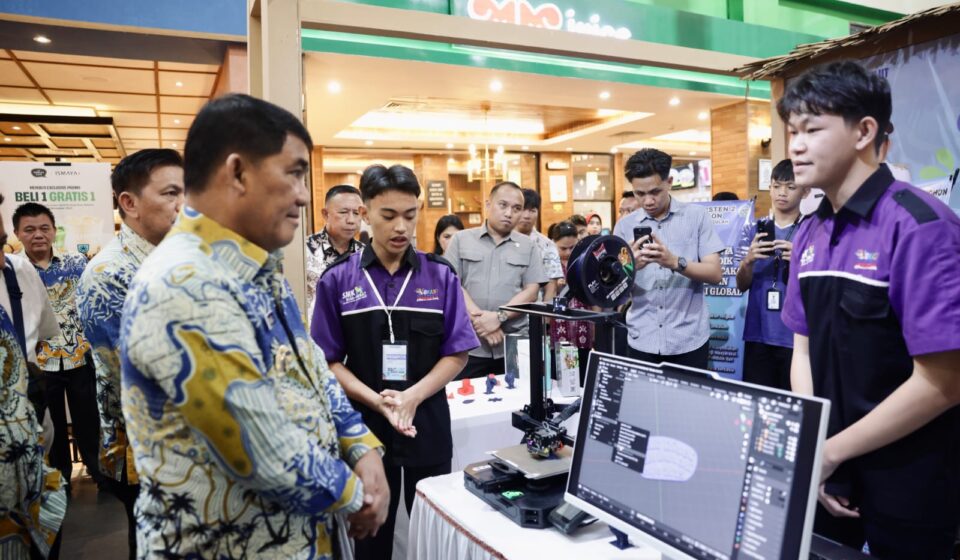 Gubernur Yulius Apresiasi Karya Anak Muda di Sulut Riset dan Inovasi Expo 2025