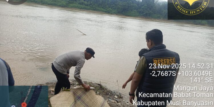 Lagi Asyik Bermain Tiga Remaja Temukan Mayat Bayi di Sungai Musi