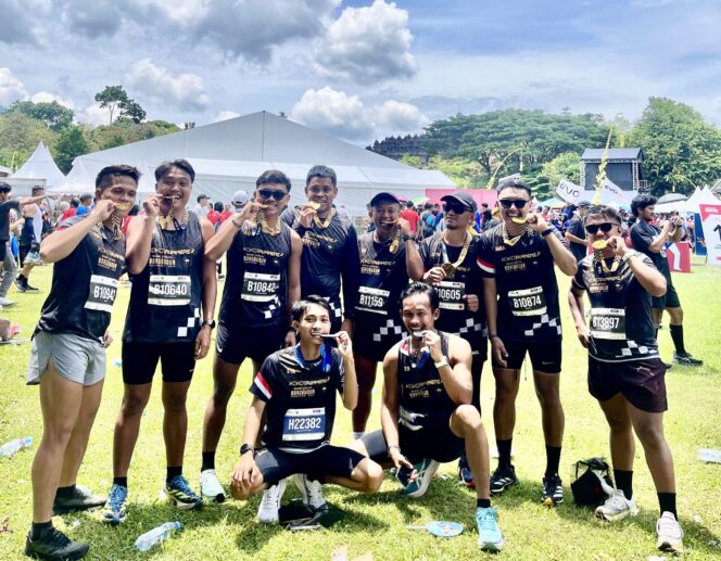 
15 Member Kokot Runners Sukses Menaklukkan Borobudur Marathon 2025