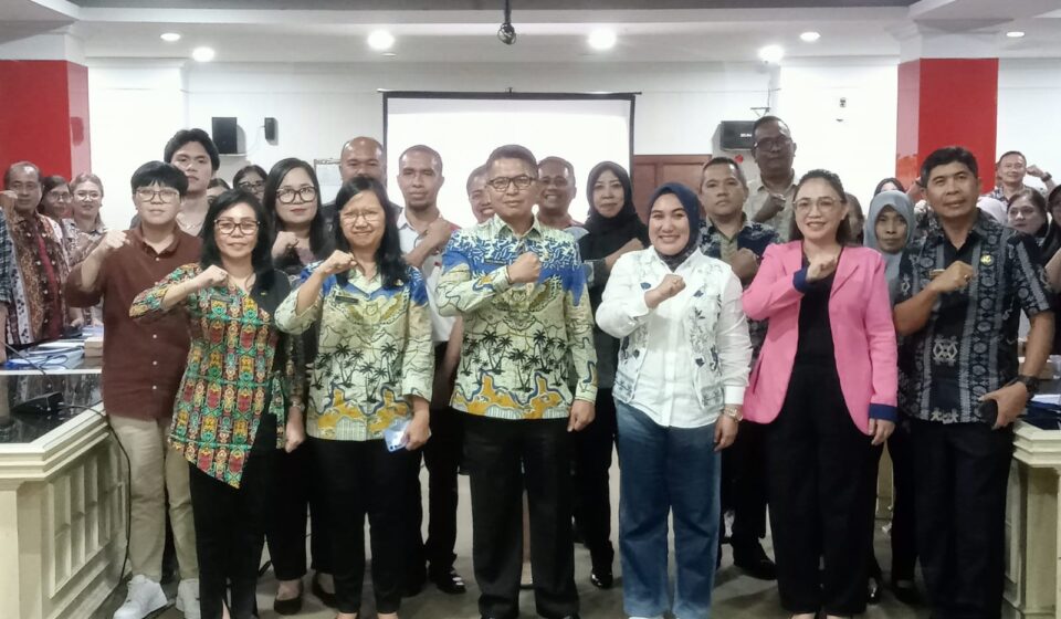 Sekprov Sulut Buka Bimtek Literasi Informasi untuk Pustakawan, Guru dan Penggiat Literasi