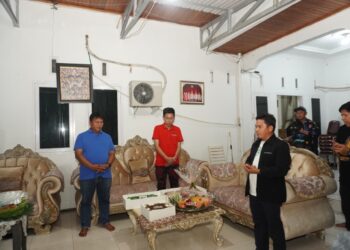 Penuh Kebersamaan, Bupati Iskandar Dapat Kejutan Ultah ke-51 dari Wabup Deddy