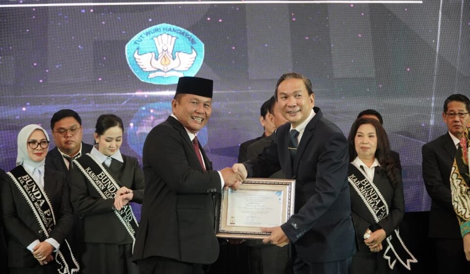Pemkab Bolsel Sabet 10 Penghargaan Anugerah Mapalus Pendidikan 2025
