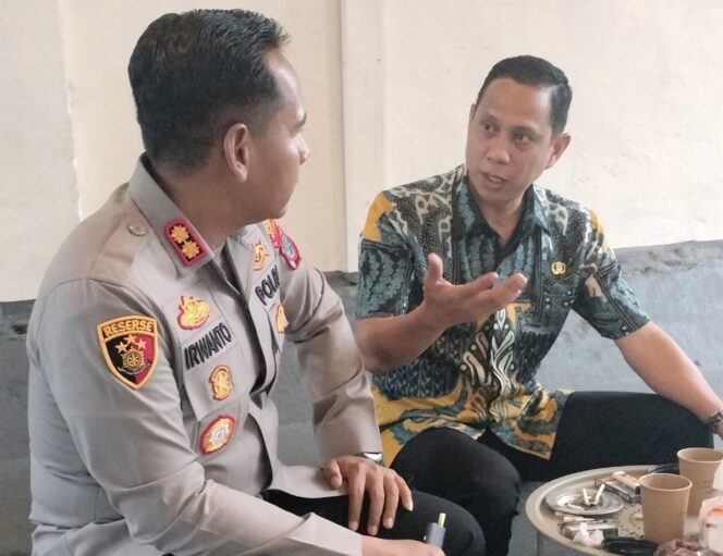 
Pererat Silaturahmi, Kapolres Kotamobagu Ngopi Bareng Wali Kota
