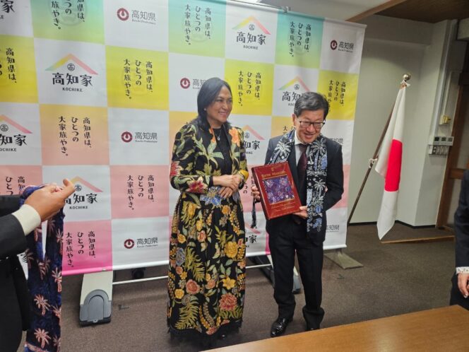 
 Bahas Penguatan Kerja Sama Sulut-Kochi, Gubernur Hamada Seiji Apresiasi Anik Yulius
