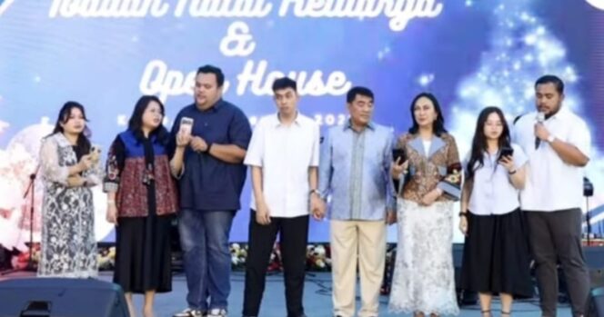 
Gubernur YSK Open House Natal Bersama Warga Kakas dan Remboken