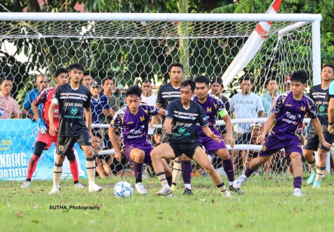 
Pertandingan sepakbola Wali Kota Cup 2025 di Lapangan Aruman Motoboi Kecil. (Foto: Istimewa/Sutha)
