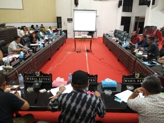 
Banggar DPRD dan TAPD Kotamobagu Lanjutkan Pembahasan KUA-PPAS 2026