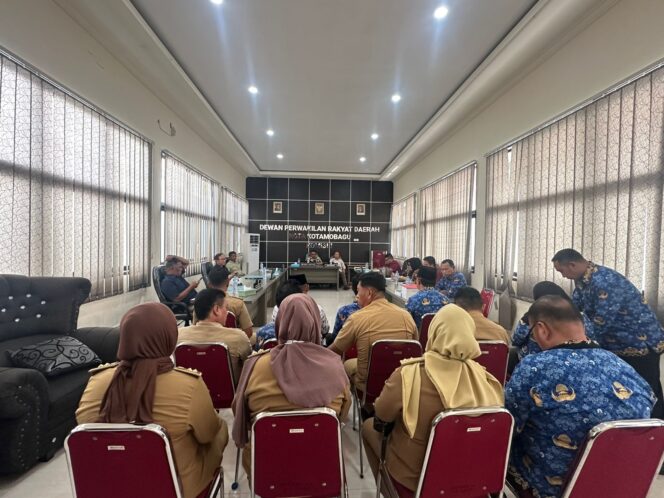
Komisi I DPRD Kotamobagu Gelar Hearing Bersama Seluruh Lurah