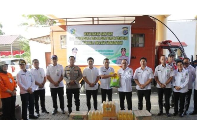 
Walikota dan Wawali Kotamobagu Antar Bantuan untuk Korban Banjir di Bolmong