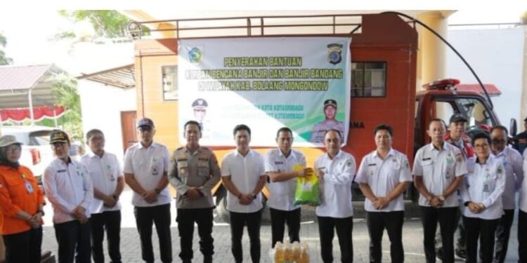 Walikota dan Wawali Kotamobagu Antar Bantuan untuk Korban Banjir di Bolmong