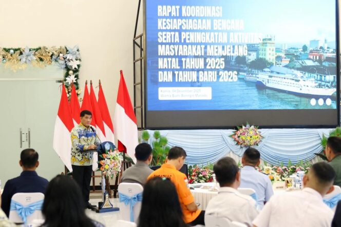 
Gubernur Yulius Selvanus saat memimpin Rapat Koordinasi Kesiapsiagaan Bencana dan Pengamanan Aktivitas Masyarakat Menjelang Natal 2025 dan Tahun Baru 2026, Kamis 4 Desember 2025, di Wisma Negara Bumi Beringin.