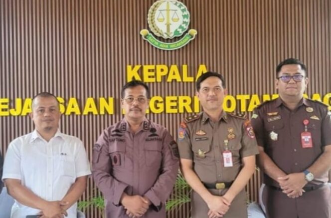 
Satpol PP Kotamobagu Terima Tembusan Eksekusi Putusan Pengadilan Terkait Pelanggaran Retribusi Ruko