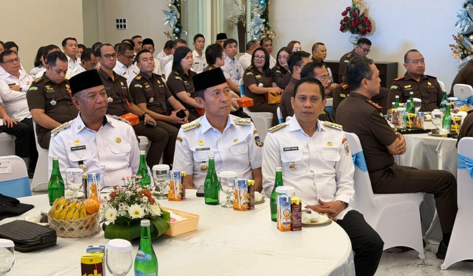 Bupati Bolsel Hadiri Penandatanganan MoU dan Hibah Barang Rampasan Negara di Manado Bupati Bolsel Iskandar Kamaru menghadiri kegiatan Penandatanganan Nota Kesepahaman Perjanjian Kerja Sama serta Hibah Barang Rampasan Negara yang diserahkan kepada Pemerintah Provinsi Sulawesi Utara.