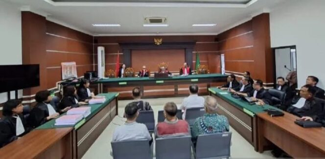 
					Suasana sidang putusan untuk lima terdakwa kasus korupsi dana hibah GMIM. 