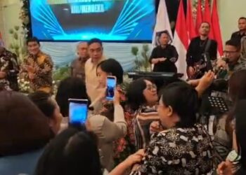 Tahlis Gallang Nyanyi Lagu Dangdut, Gubernur YSK Ikut Berjoget: Saya Suka yang Begini