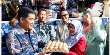 Jaga Stabilitas Harga Bahan Pokok Jelang Natal dan Tahun Baru, Gubernur YSK Launching Kios TPID di Pasar Bersehati