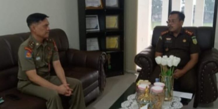 Kasat Satpol PP Pastikan Pemusnahan Miras Ilegal Hasil Razia