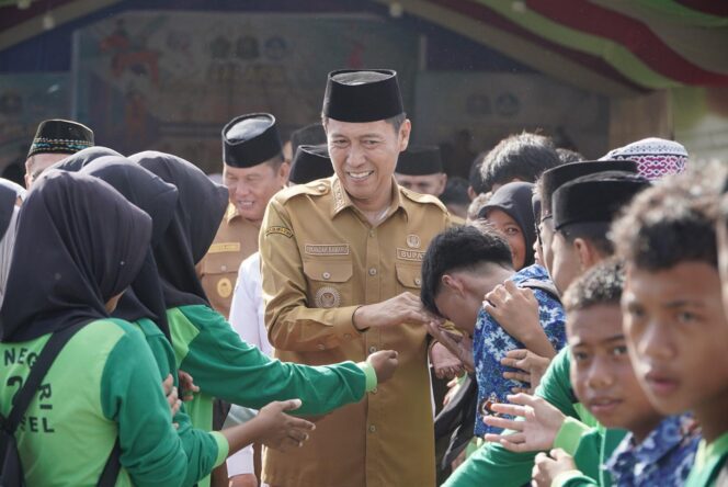 
Bupati Bolsel Iskandar Kamaru membukaGebyar Olahraga, Akademik, dan Seni (Galaksi) 2025 di MTs Negeri 2 Bolsel.