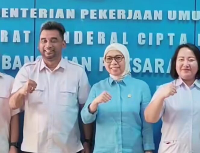 
					Anggota Komisi V DPR RI Yasti Soepredjo Mokoagow bersama jajaran pejabat di BPBPK Sulut.