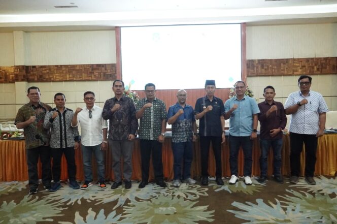 
Bupati Iskandar Kamaru menghadiri sekaligus membuka secara resmi kegiatan Konsultasi Publik Rencana Pascatambang PT J Resources Bolaang Mongondow di Hotel Sutan Raja Kotamobagu. 