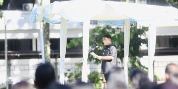 Gubernur Yulius Selvanus Pimpin Upacara Hari Bela Negara dan Hari Ibu