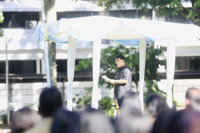 
					Gubernur Yulius Selvanus memimpin upacara Hari Bela Negara dan Hari Ibu di lingkungan Pemprov Sulawesi Utara.