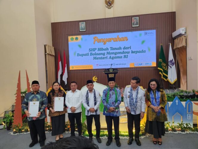 
Menteri Agama Nazaruddin Umar Menerima Gelar Adat Mongondow dan Hibah Tanah Kampus di Bolmong