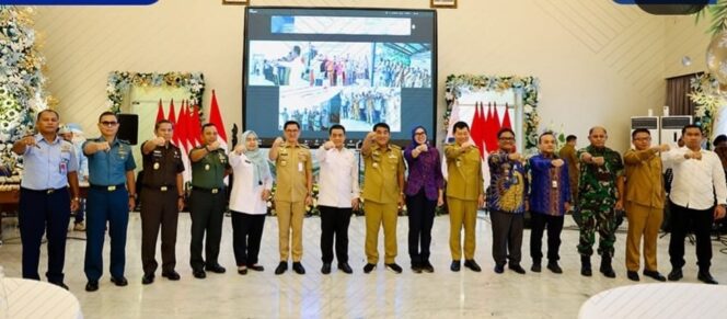 
Di Tangan YSK Pulau-Pulau Terpencil Nikmati Listrik 24 Jam Penuh, Warga: Menyala Gubernurku