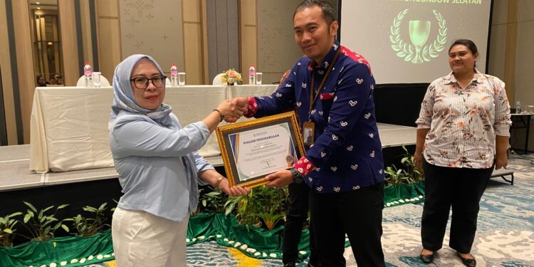 Pemkab Bolsel Raih Dua Penghargaan dari BPJS Kesehatan