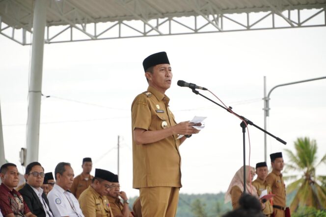 
Bupati Bolsel, Iskandar Kamaru.