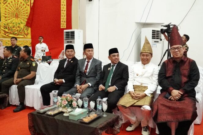 
 Bupati dan Wakil Bupati Bolsel bersama para kepala daerah hadiri Paripurna HUT ke-116 Kotamobagu.
