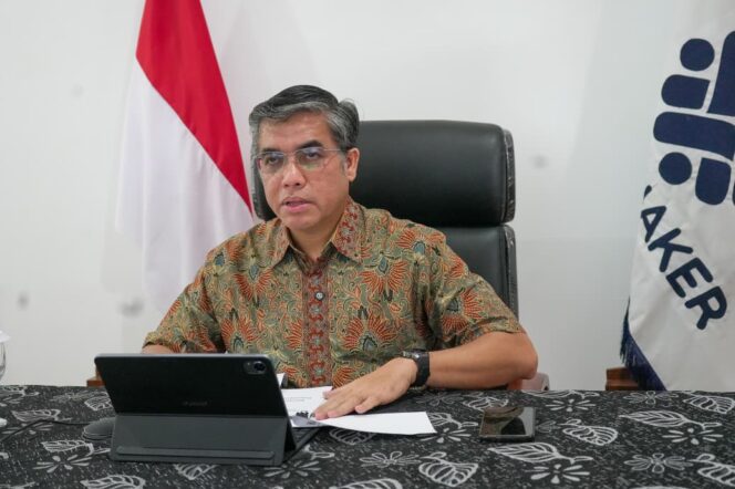 
Menaker Yassierli saat memberikan sambutan secara virtual dalam Rapat Kerja Nasional (Rakernas) Perhimpunan Spesialis Kedokteran Okupasi Indonesia (PERDOKI). (Foto: istimewa)