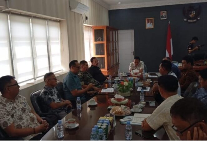 
Rapat Forkopimda Kotamobagu dipimpin Walikota Weny Gaib.