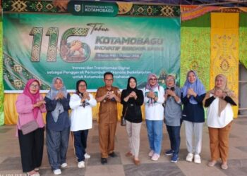 Kelurahan Mogolaing Juara I Lomba Hadang Putri HUT ke-116 Kotamobagu