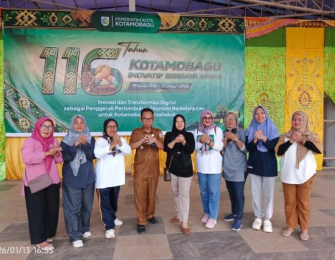 
Tim hadang putri Kelurahan Mogolaing.