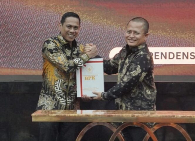 
Walikota Kotamobagu Weny Gaib menerima Laporan Hasil Pemeriksaan (LHP) Kinerja BPK RI atas efektivitas penyelenggaraan Dapodik Tahun 2024–2025.