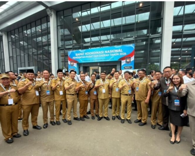 
Walikota Kotamobagu Weny Gaib dan Wakil Walikota Rendy Virgiawan Mangkat bersama sejumlah kepala daerah di sela Rakornas Pemerintah Pusat dan Daerah 2026.
