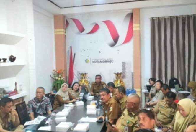 
Rapat membahas permohonan izin penjualan minuman beralkohol Golongan A oleh sejumlah pelaku usaha.