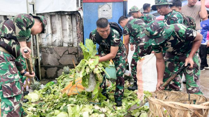 
Pemkab Muba bersama TNI–Polri menggelar aksi gotong royong di Terminal dan Pasar Randik Sekayu, Jumat (6/2/2026)