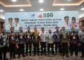 Bupati Bolsel Iskandar Kamaru bersama para kepala daerah usai mengikuti RUPS dan RUPSLB Bank SulutGo di Manado.