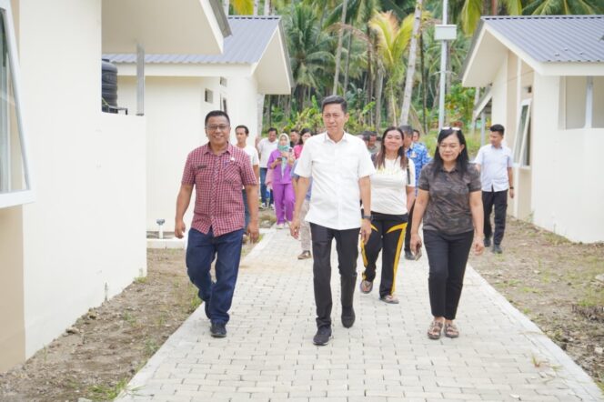 
Bupati Bolsel Tinjau Kesiapan Huntap Modisi Jelang Peresmian oleh Menko PMK
