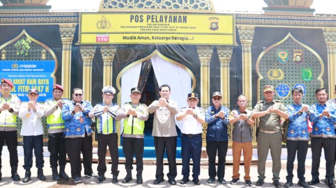 
Sekda Muba Tinjau Posko Mudik, Pastikan Layanan Optimal dan Humanis bagi Pemudik
