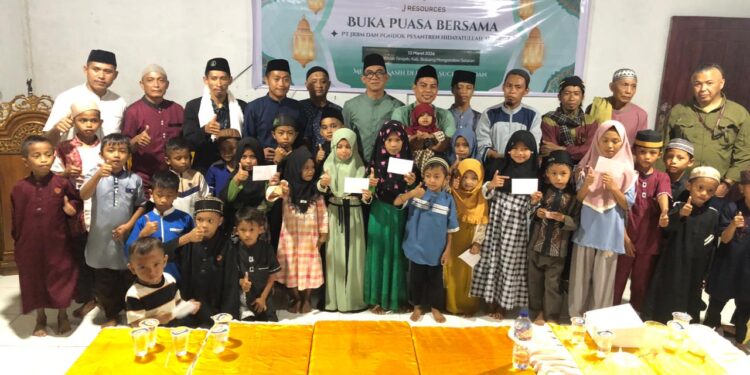 Senyum Santri Adow Sambut Ramadan