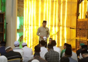 Wali Kota dan Wakil Wali Kota Kotamobagu Sholat Tarawih Perdana di Masjid Agung Baitul Makmur