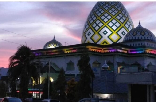 
Masjid Agung Baitul Makmur Kotamobagu.