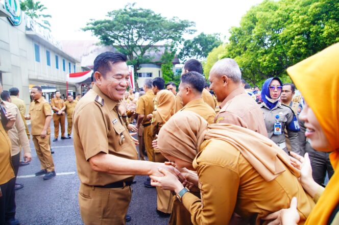 
Bupati Muba H. M Toha bersilaturahmi dengan ASN.