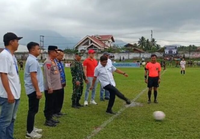 
 Asisten III Pemerintah Kota Kotamobagu, Moch. Agung Adati, resmi membuka Turnamen Sepak Bola Matali Cup V Tahun 2026 di Stadion Nunuk.