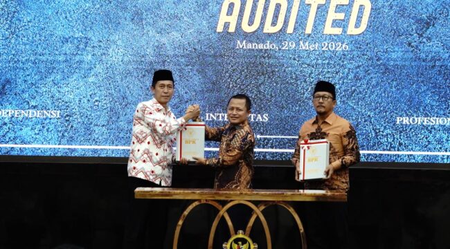 Bupati Bolsel Iskandar Kamaru menerima LHP BPK RI Perwakilan Sulut atas LKPD 2025 dengan opini WTP.