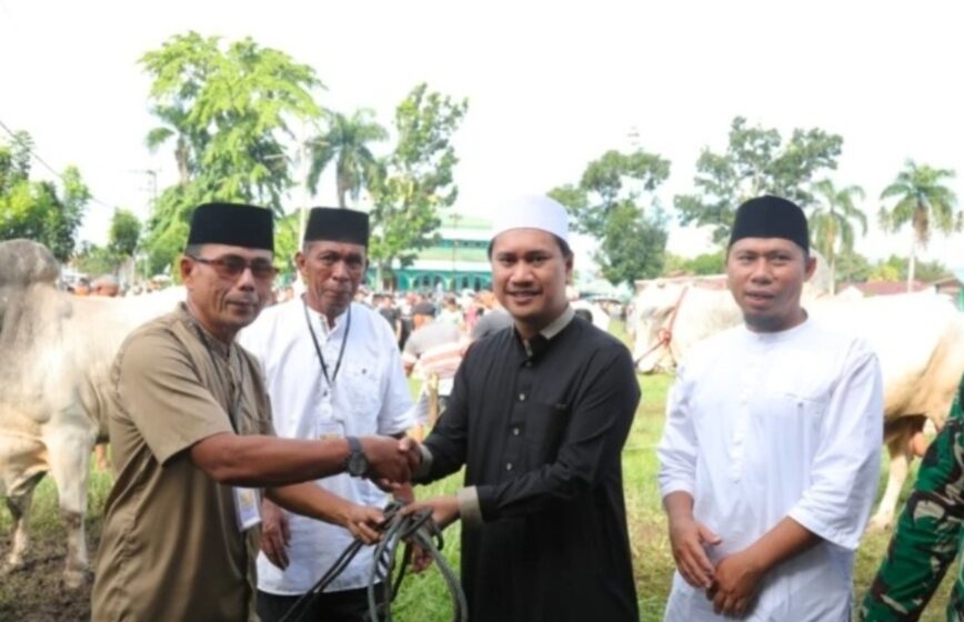 Wawali Kotamobagu Salurkan Empat Ekor Sapi Kurban untuk Warga Motoboi Kecil